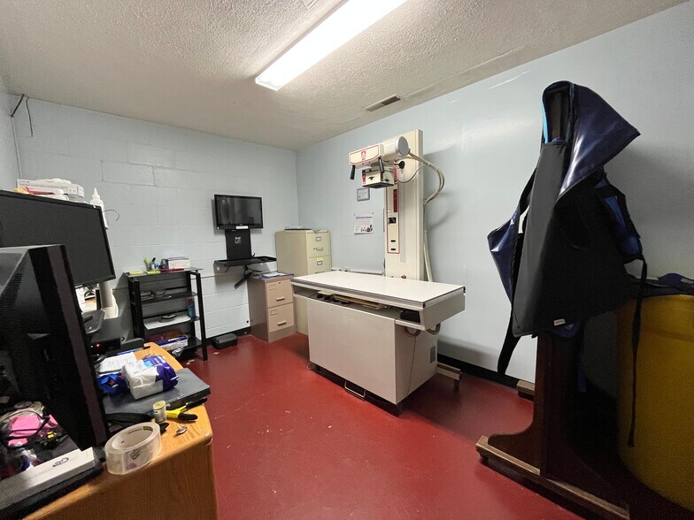 More Photos Of 1305 Black St, Pekin Flex For Sale