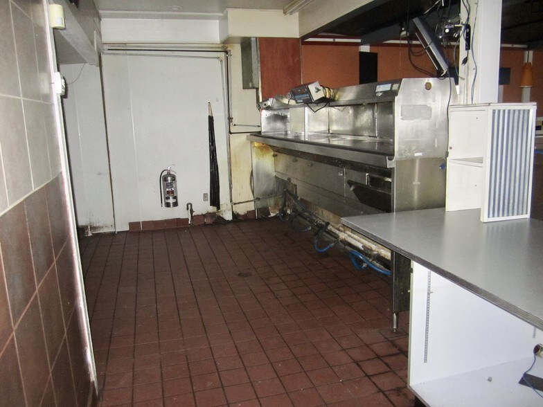 More Photos Of 1060 Madison Ave, Mankato Fast Food For Lease