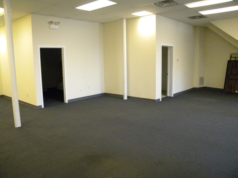 More Photos Of 1940-1952 N Elston Ave, Chicago Freestanding For Lease