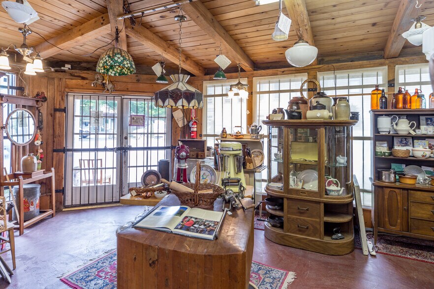 More Photos Of 802 Washington St, Port Townsend General Retail For Sale