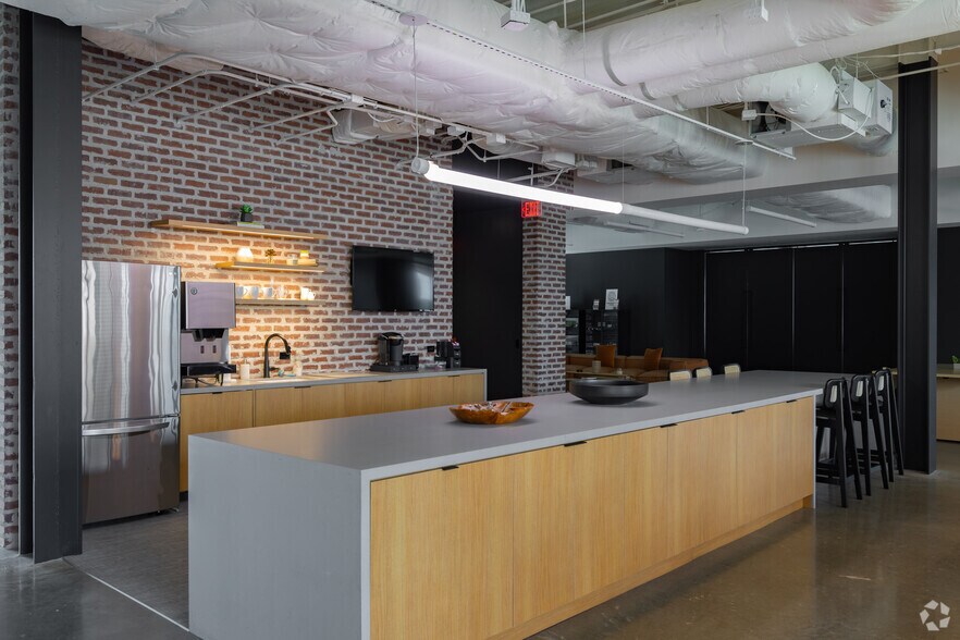 More Photos Of 4400 Harrisburg Blvd, Houston Unknown For Lease