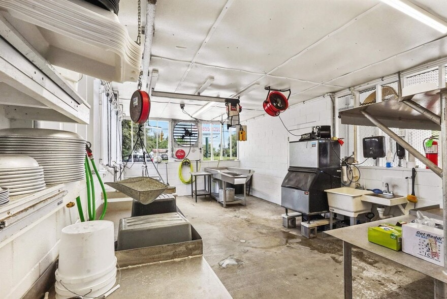 More Photos Of 8320 Highway 308, Lockport Restaurant For Lease