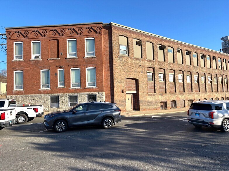 More Photos Of 574 E Main St, Waterbury Manufacturing For Sale