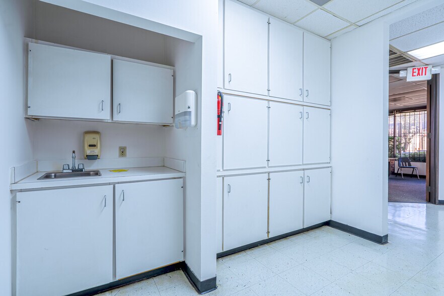 More Photos Of 2424 Hamilton St, Houston Medical For Lease