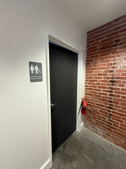 More Photos Of 214 W 21st St, Kansas City Loft Creative Space For Sale