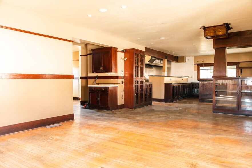 More Photos Of 71 N Palm St, Ventura Restaurant For Lease