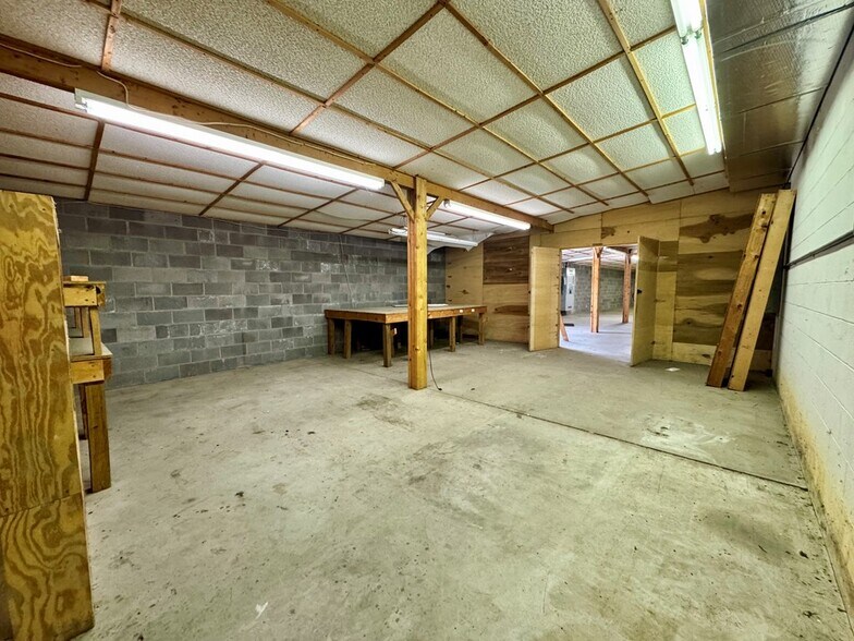 More Photos Of 868 State Route 3 and 12, Hinton Flex For Sale