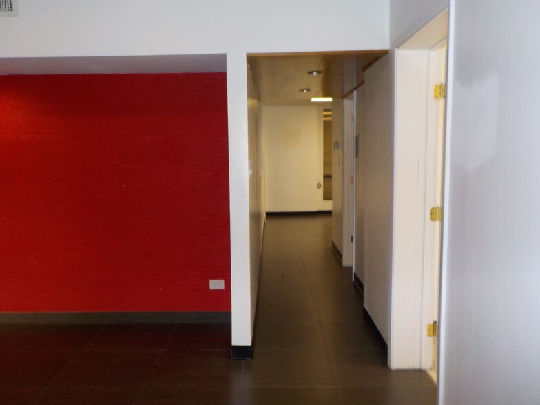More Photos Of 3700 N 10th St, McAllen Office For Lease