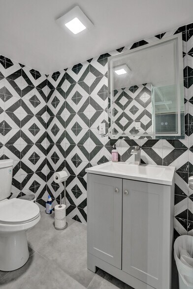 More Photos Of 15-21 NW 9th Ave, Fort Lauderdale Warehouse For Sale