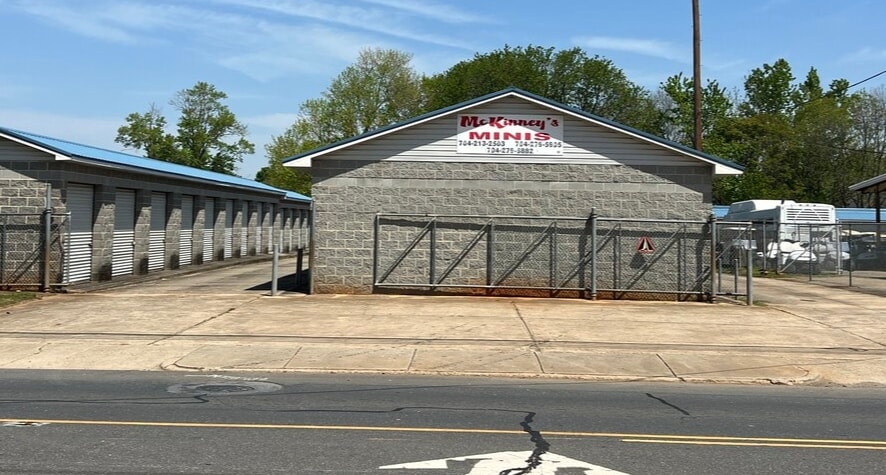 Primary Photo Of 309 Main St, Rockwell Self Storage For Sale