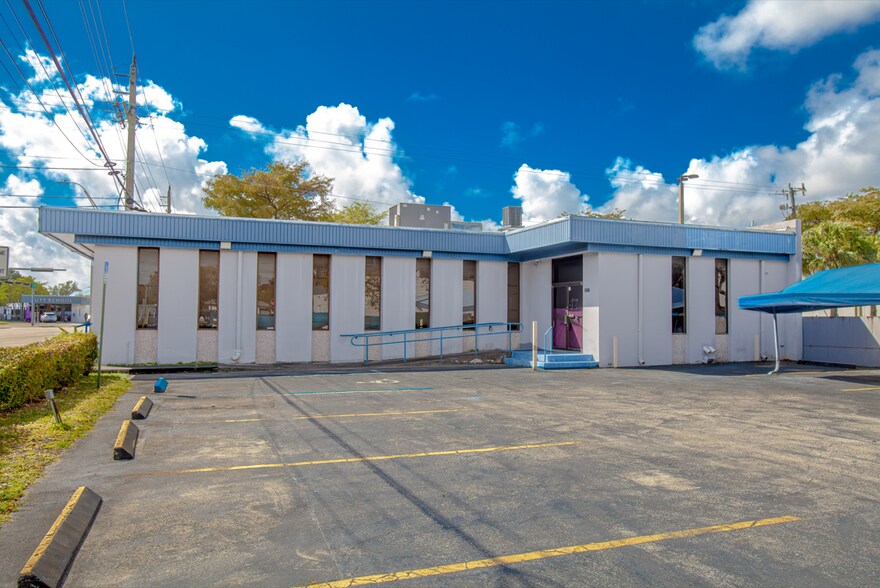 More Photos Of 16350 NE 12th Ave, North Miami Beach General Retail For Lease