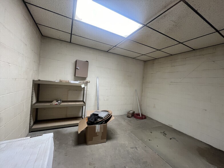 More Photos Of 1012 E Waylon Jennings Blvd, Littlefield Industrial For Sale