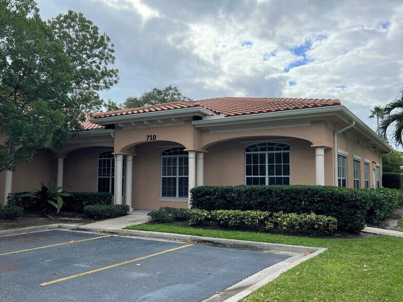 More Photos Of 710 SE Ocean Blvd, Stuart Office For Lease