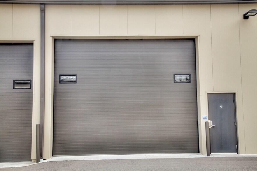 More Photos Of 2364 Industrial Ln, Broomfield Warehouse For Sale