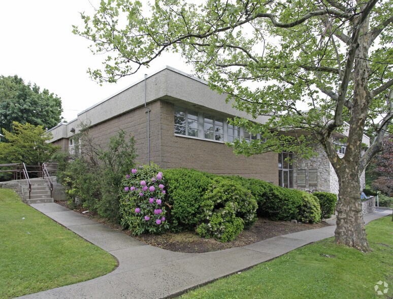 Primary Photo Of 180 E Central Ave, Pearl River Office For Lease