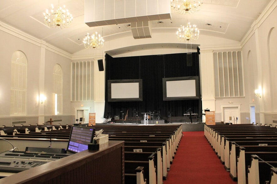 More Photos Of 401 W Poplar St, Elizabethtown Religious Facility For Sale