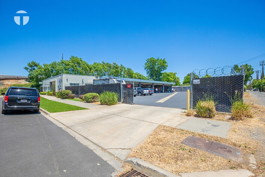More Photos Of 205 23rd St, Sacramento Flex For Sale