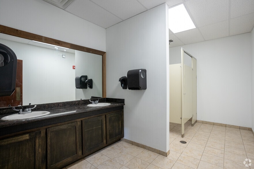 More Photos Of 18321 W Lake Houston Pky, Humble Unknown For Lease