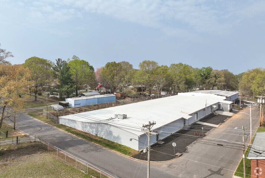 More Photos Of 600 Park Dr, Statesville Warehouse For Sale