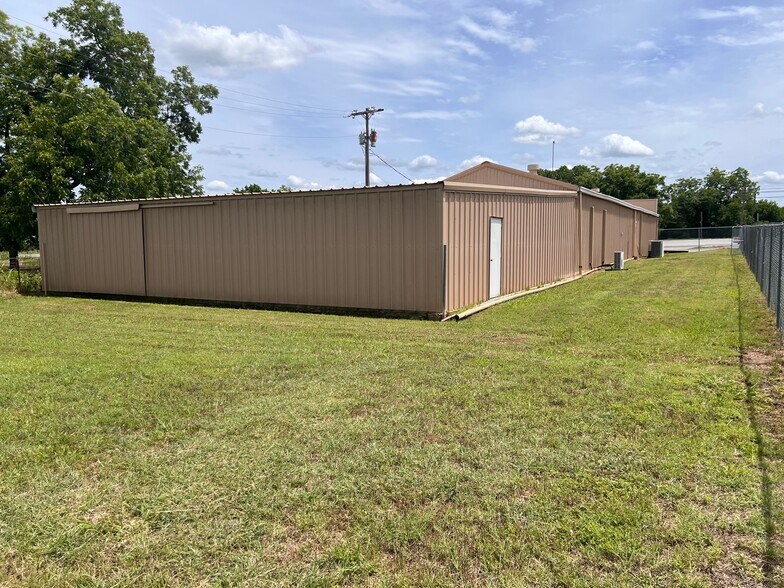More Photos Of 7680 Highway 67, Comanche Office For Sale