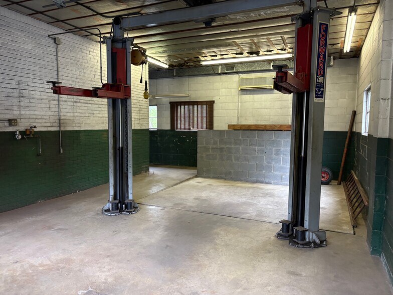 More Photos Of 6712 Main St, Martins Creek Service Station For Sale