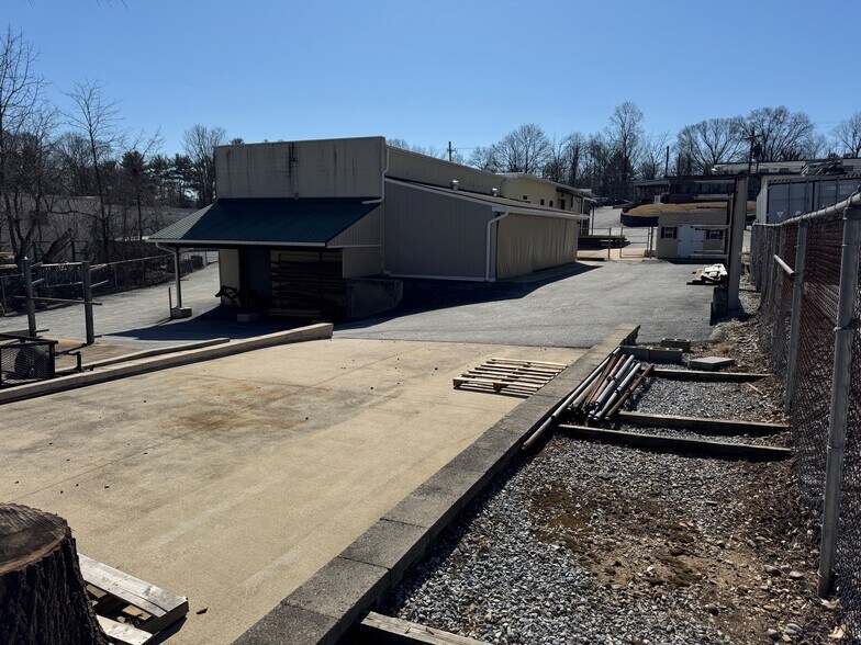 More Photos Of 179 Pennsylvania Ave, Malvern Warehouse For Lease