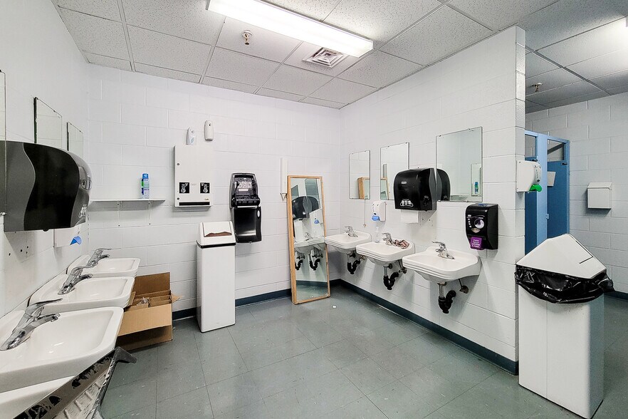 More Photos Of 620 Ireland Rd, Norfolk Manufacturing For Lease