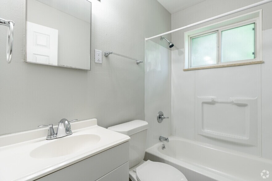 More Photos Of 1100 Indian Circle Dr, Olivette Apartments For Sale