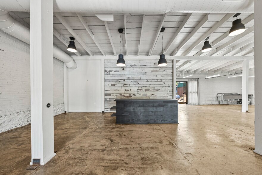 More Photos Of 76 Main st, Pine Mountain General Retail For Sale