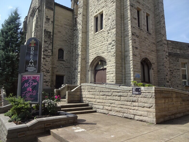 More Photos Of 317 Washington St W, Charleston Specialty For Sale