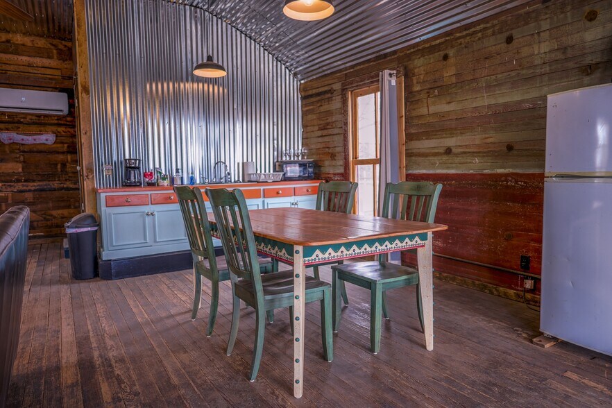 More Photos Of 100 W Murphy St, Alpine General Retail For Sale