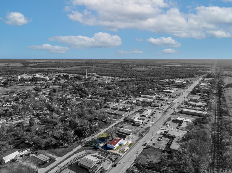 More Photos Of 719 E Moore Ave, Terrell Warehouse For Sale