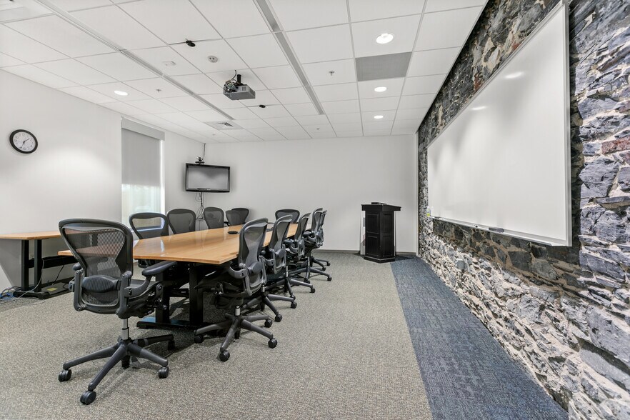 Primary Photo Of 585 Middlesex St, Lowell Office For Sale