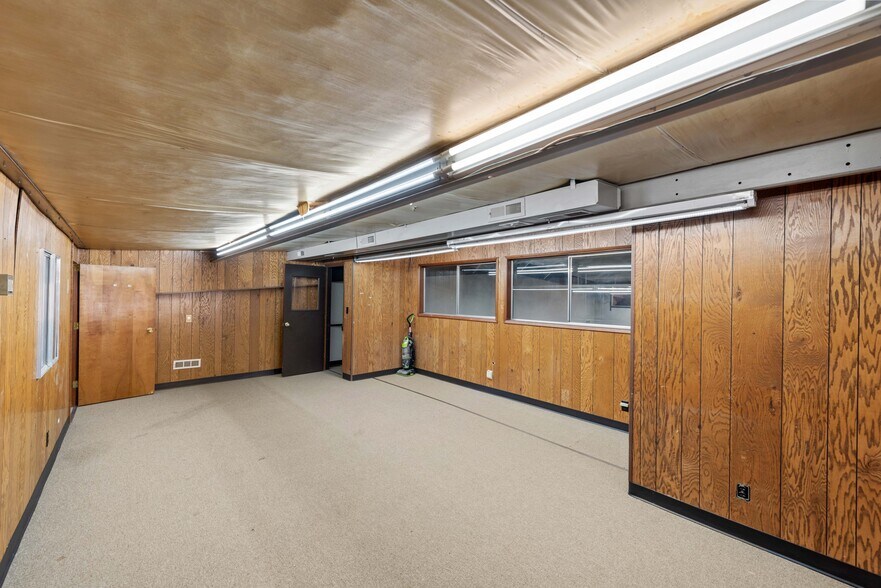 More Photos Of 225 W Lockhart Ave, Coos Bay Warehouse For Sale