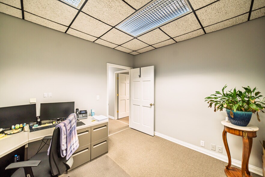 More Photos Of 3140 Parisa Dr, Paducah Office For Sale