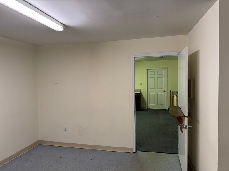 More Photos Of 25367 Lankford Hwy, Onley Light Distribution For Lease