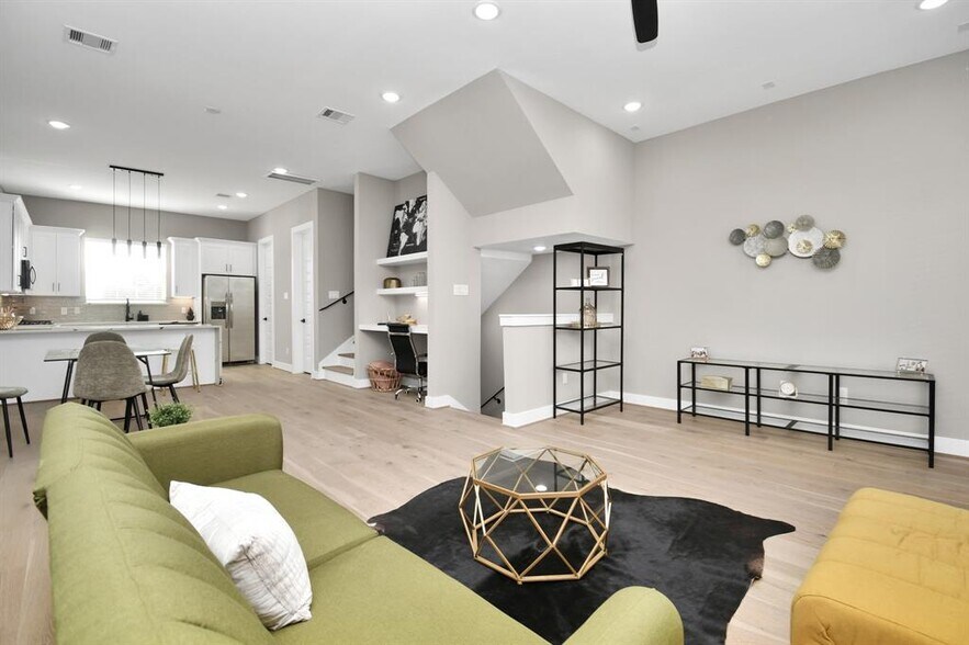 More Photos Of 316 Thornton Rd, Houston Apartments For Sale