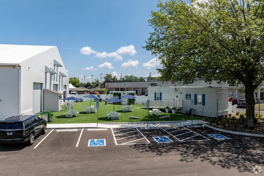 More Photos Of 10001 Kingston Pike, Knoxville Specialty For Lease