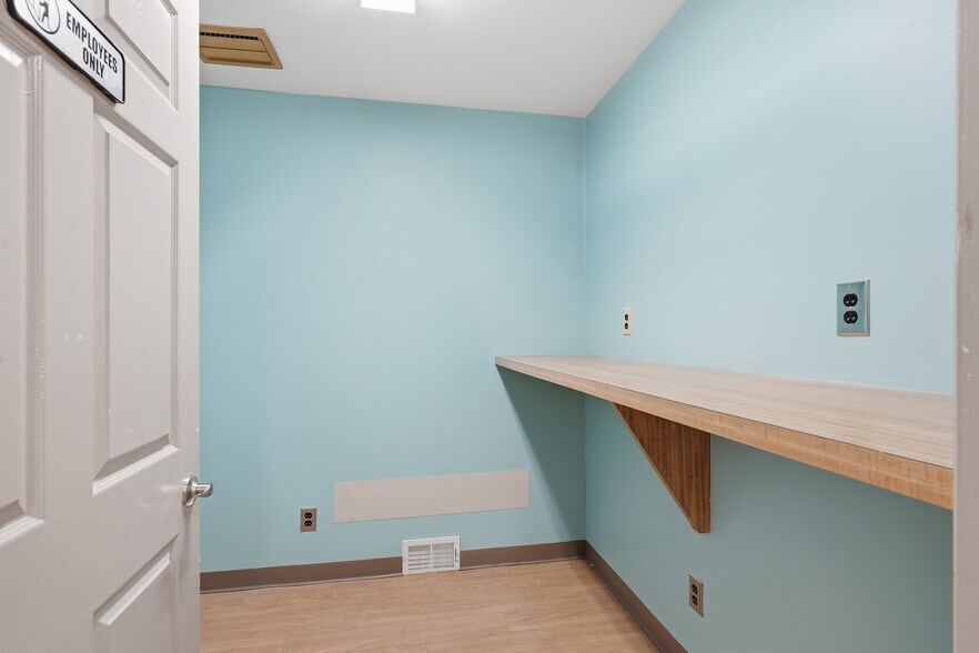 More Photos Of 222 Gibbsboro Rd, Clementon Office For Sale