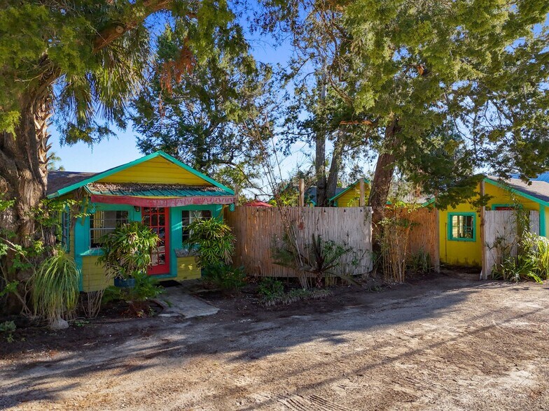 More Photos Of 12685 FL-24, Cedar Key Hotel For Sale