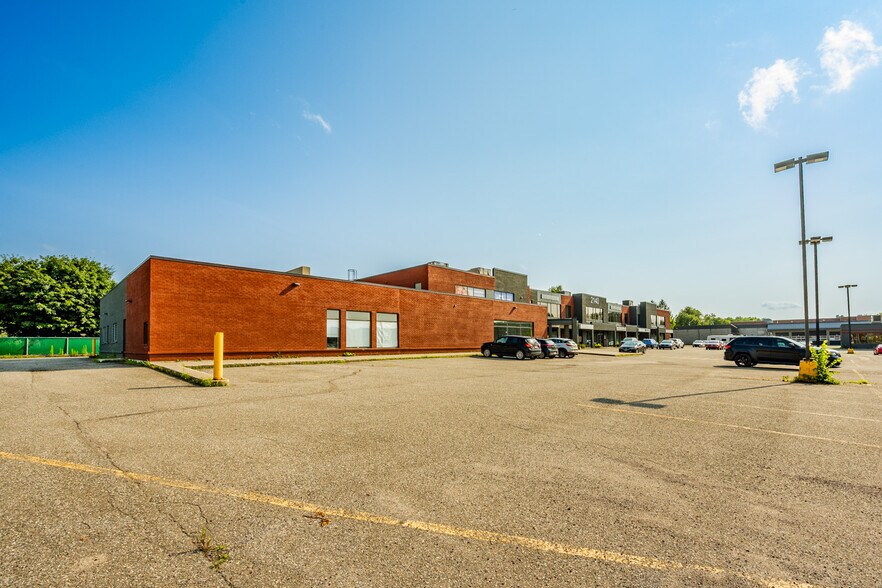 More Photos Of 2140 St King E, Sherbrooke General Retail For Lease