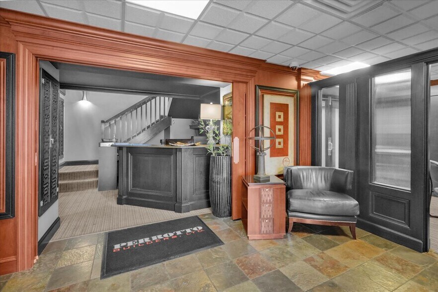 More Photos Of 426 Warren St, Reading Office For Sale