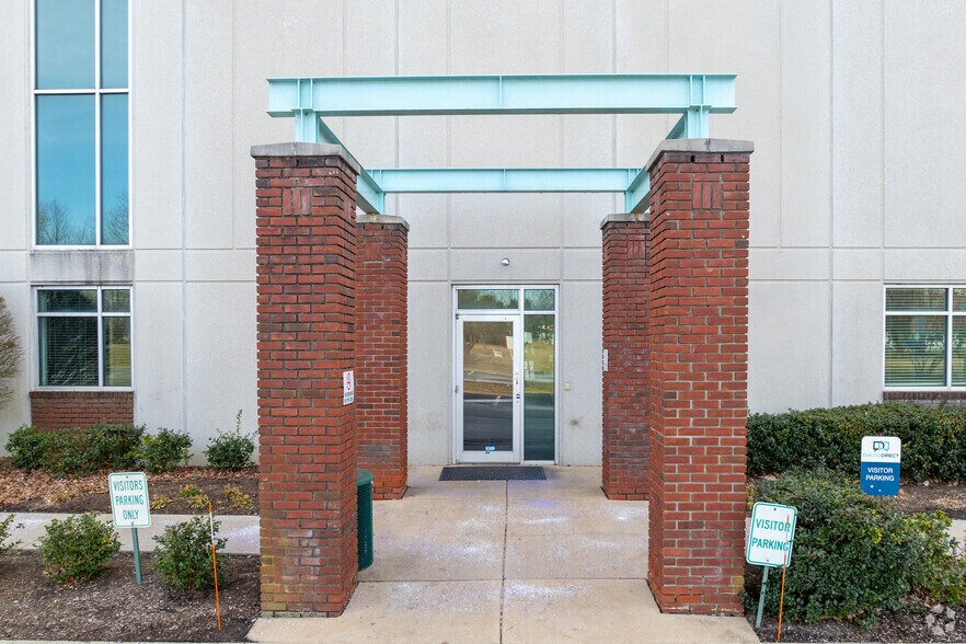 More Photos Of 4 Applegate Dr, Robbinsville Warehouse For Lease