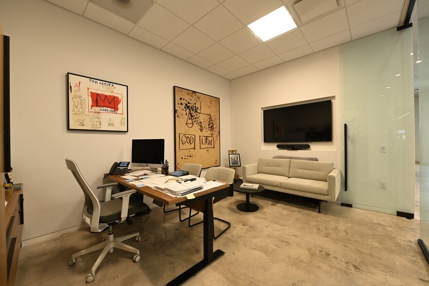 More Photos Of 2319 N Miami Ave, Miami Office For Lease