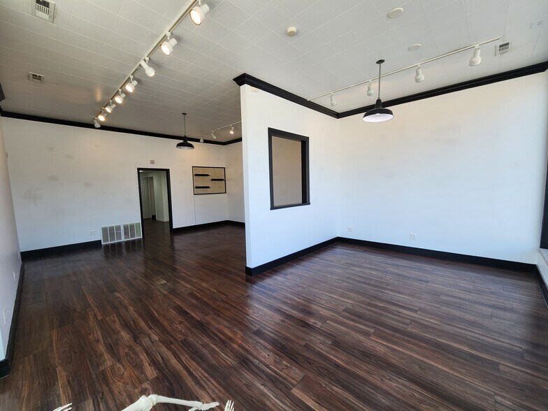 More Photos Of 4105 12 Mile Rd, Berkley Storefront For Sale