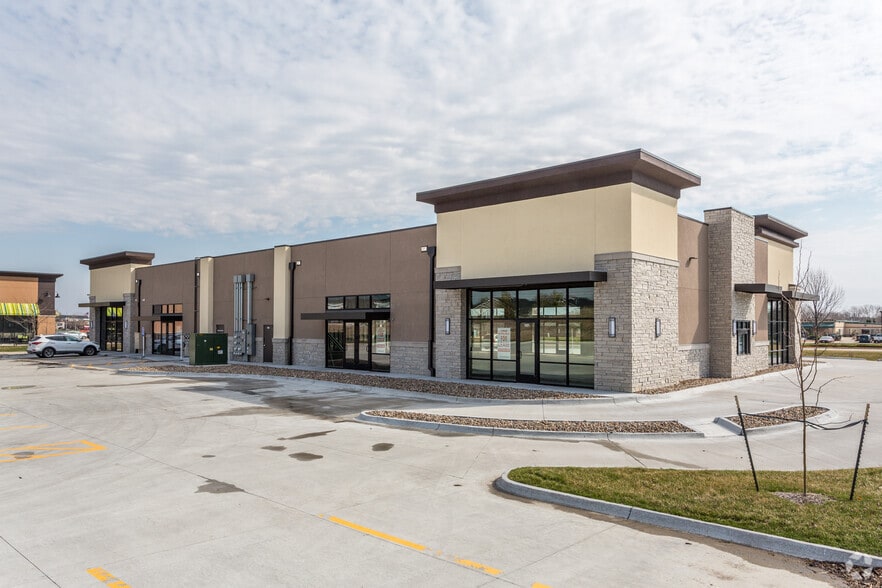 More Photos Of 1510 Ankeny Blvd, Ankeny Storefront Retail Office For Lease