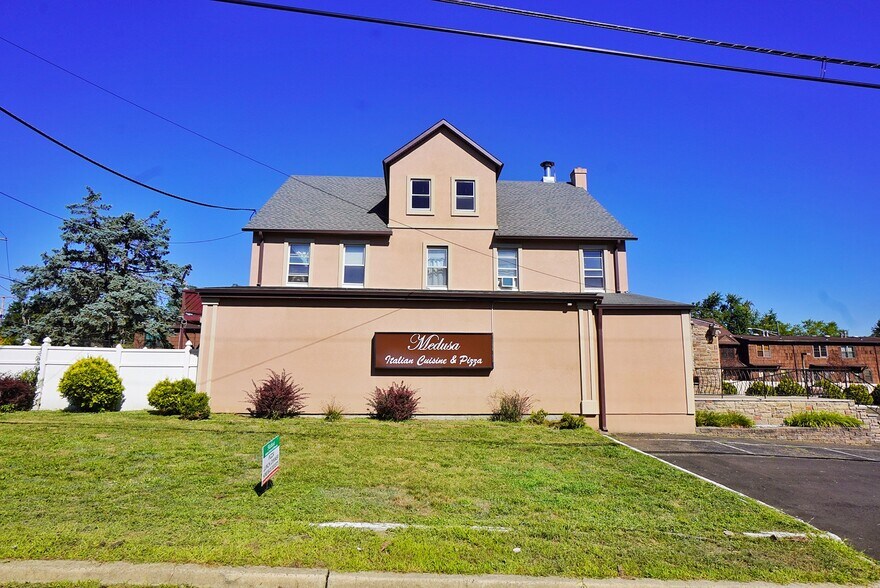 More Photos Of 306 Gatzmer Ave, Jamesburg Restaurant For Lease