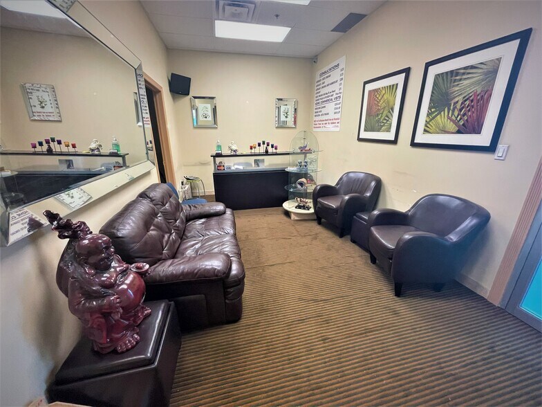 More Photos Of 2985 Drew Rd, Mississauga Office For Sale