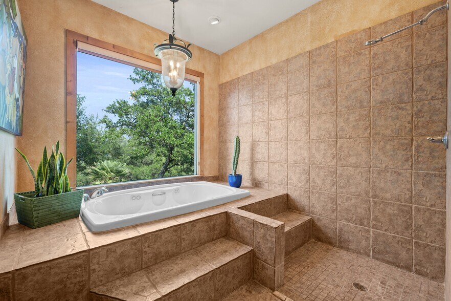 More Photos Of 3911 Lago Vista Dr, Austin Apartments For Sale