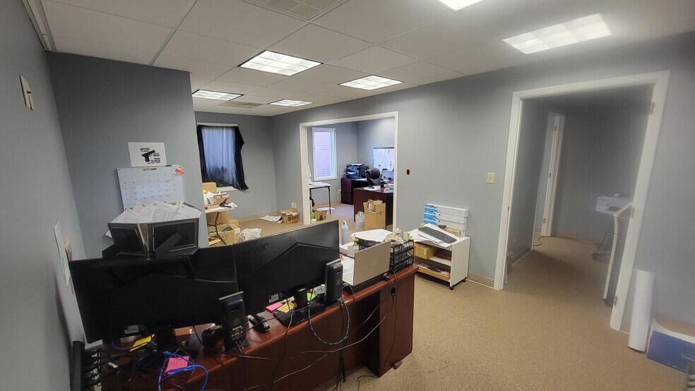 More Photos Of 924 Old Harmony Rd, Newark Office For Sale